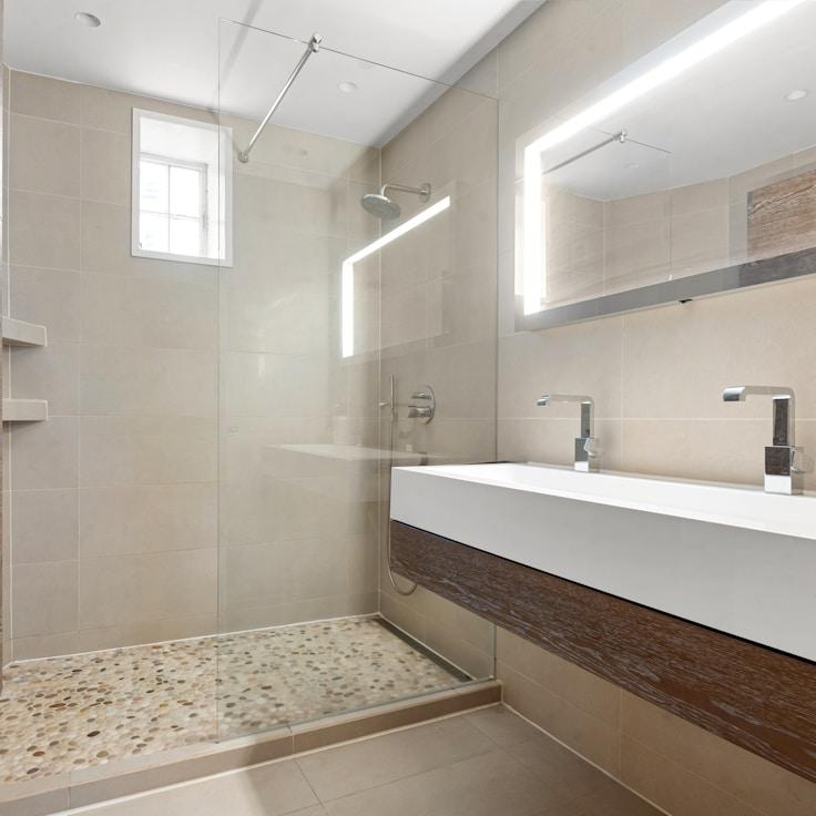 Refined bathroom interior